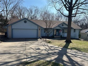9301 NW 80th Street, Weatherby Lake, MO 64152