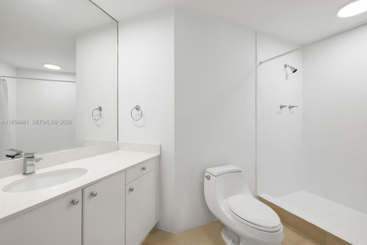 300 S Pointe Dr, Unit 303, Miami Beach, FL 33139 Photo