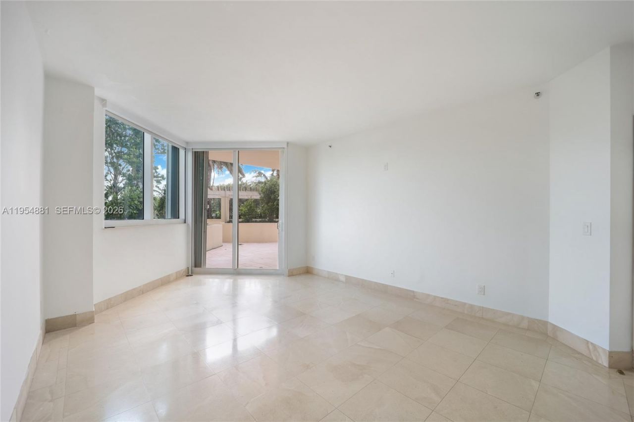 300 S Pointe Dr, Unit 303, Miami Beach, FL 33139 Photo