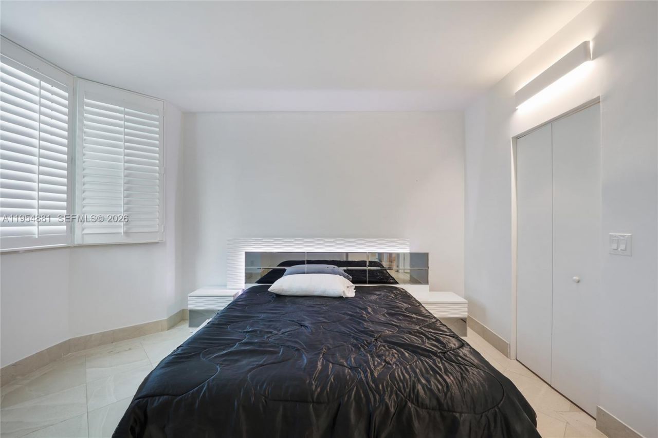 300 S Pointe Dr, Unit 303, Miami Beach, FL 33139 Photo