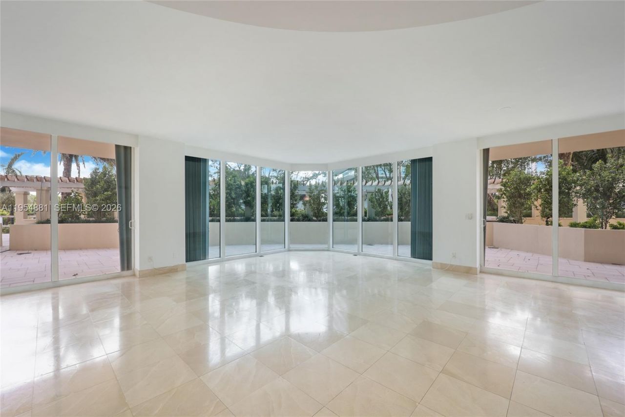 300 S Pointe Dr, Unit 303, Miami Beach, FL 33139 Photo