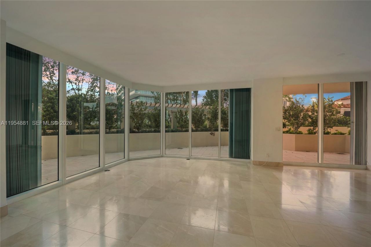 300 S Pointe Dr, Unit 303, Miami Beach, FL 33139 Photo