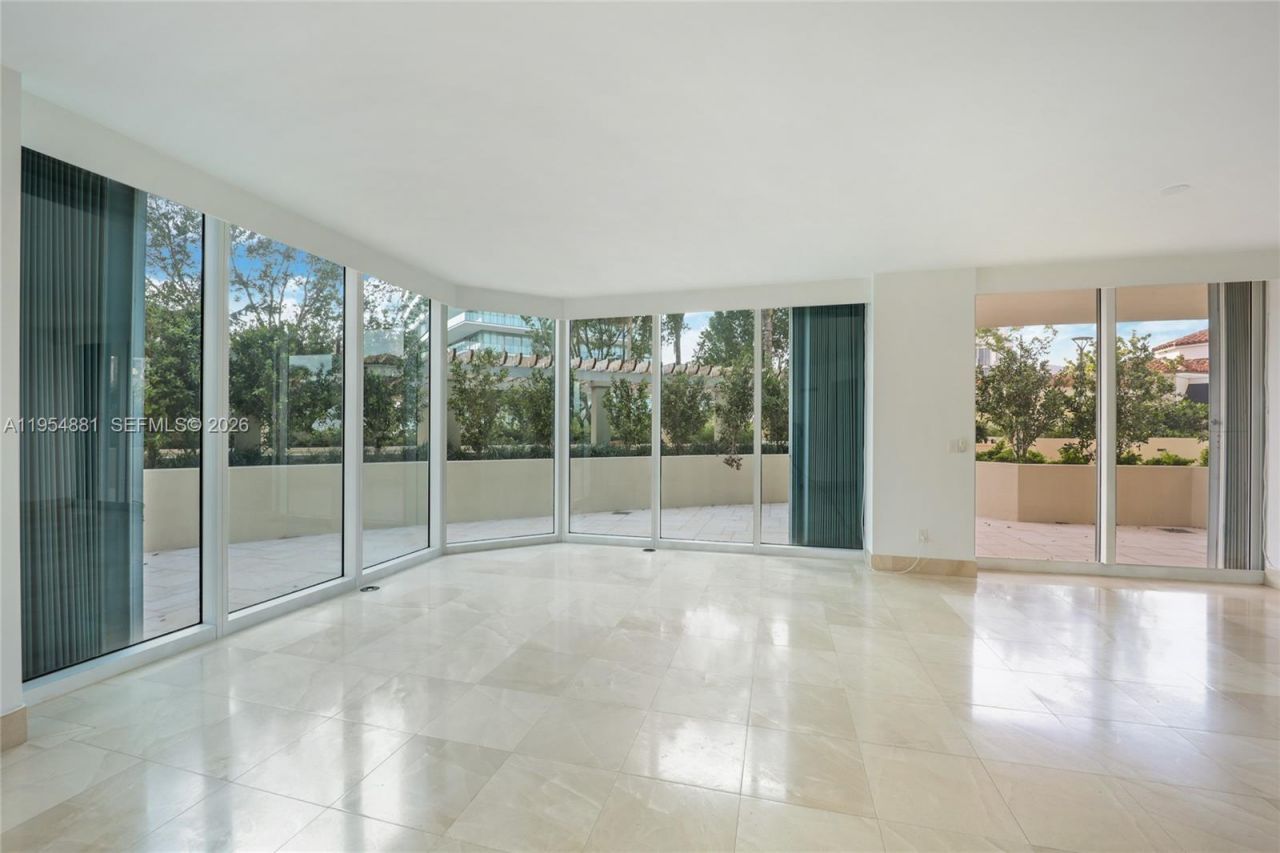 300 S Pointe Dr, Unit 303, Miami Beach, FL 33139 Photo