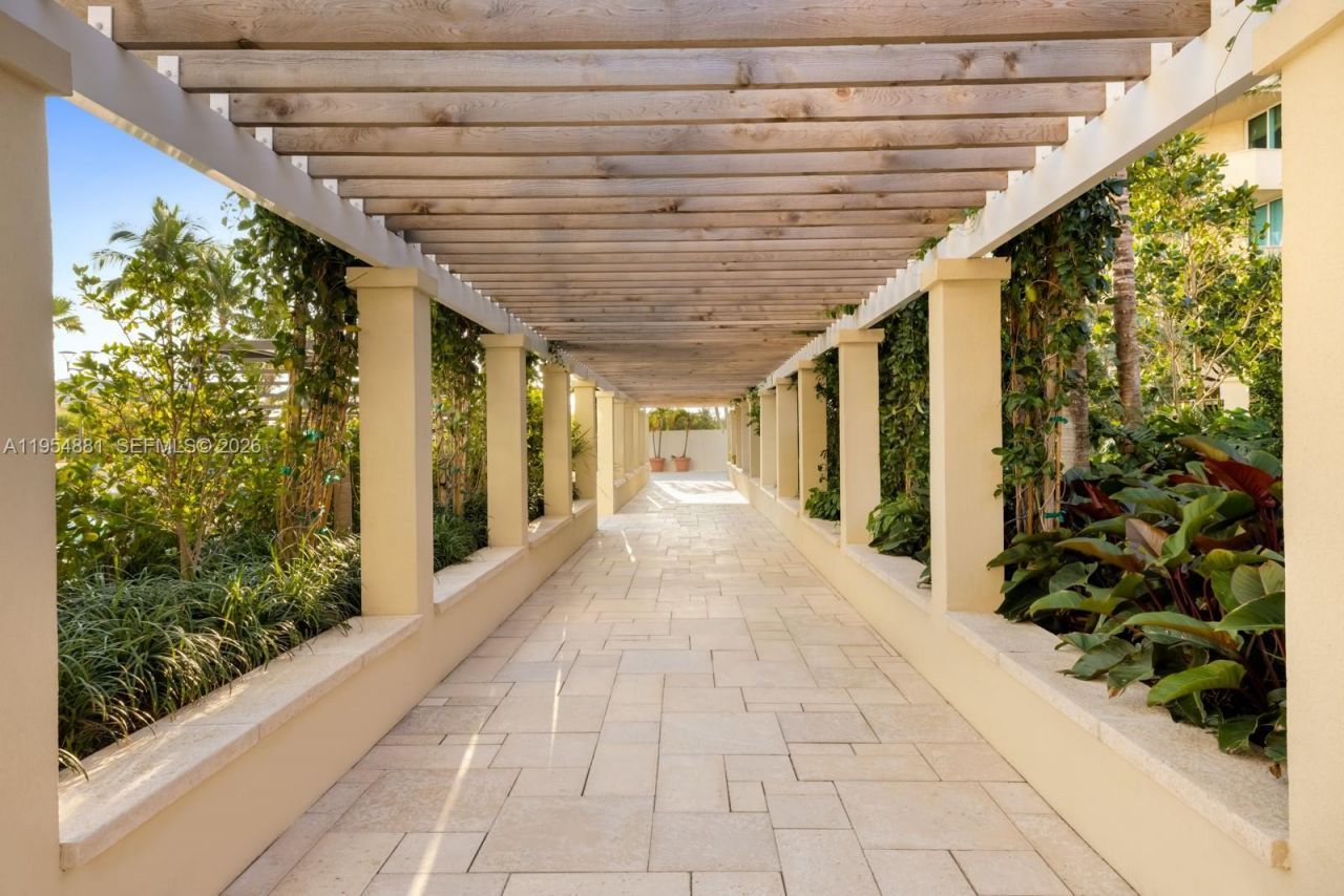 300 S Pointe Dr, Unit 303, Miami Beach, FL 33139 Photo