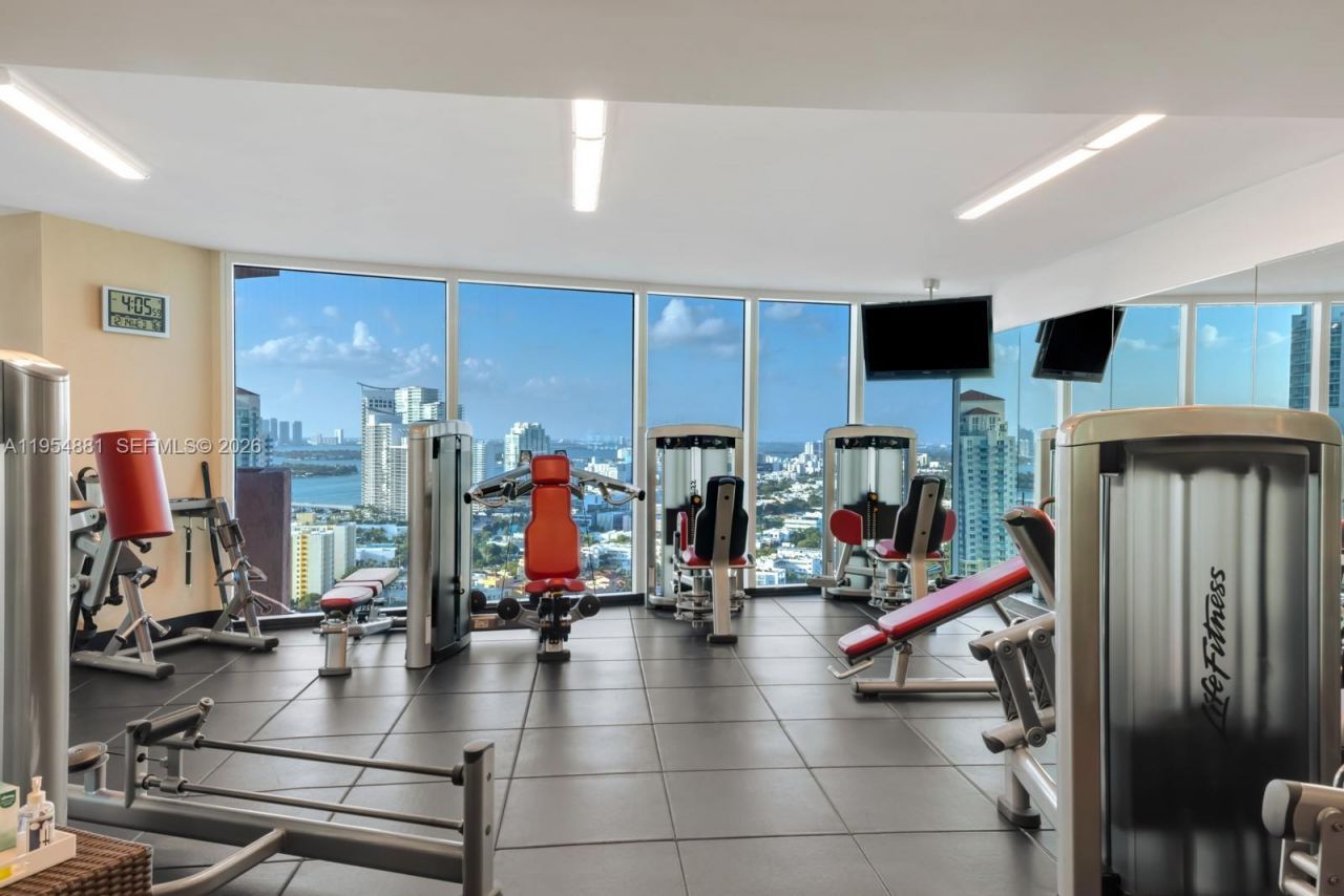 300 S Pointe Dr, Unit 303, Miami Beach, FL 33139 Photo