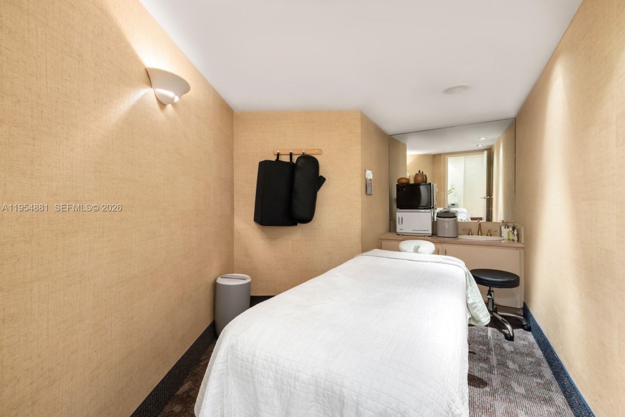 300 S Pointe Dr, Unit 303, Miami Beach, FL 33139 Photo