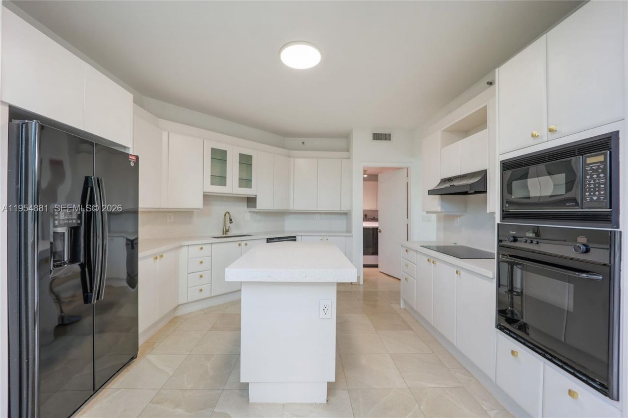 300 S Pointe Dr, Unit 303, Miami Beach, FL 33139 Photo