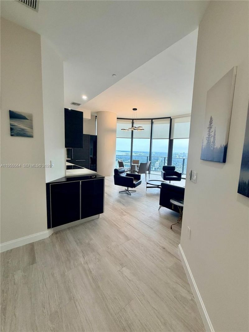 45 SW 9th St, Unit 4606, Miami, FL 33130 Photo