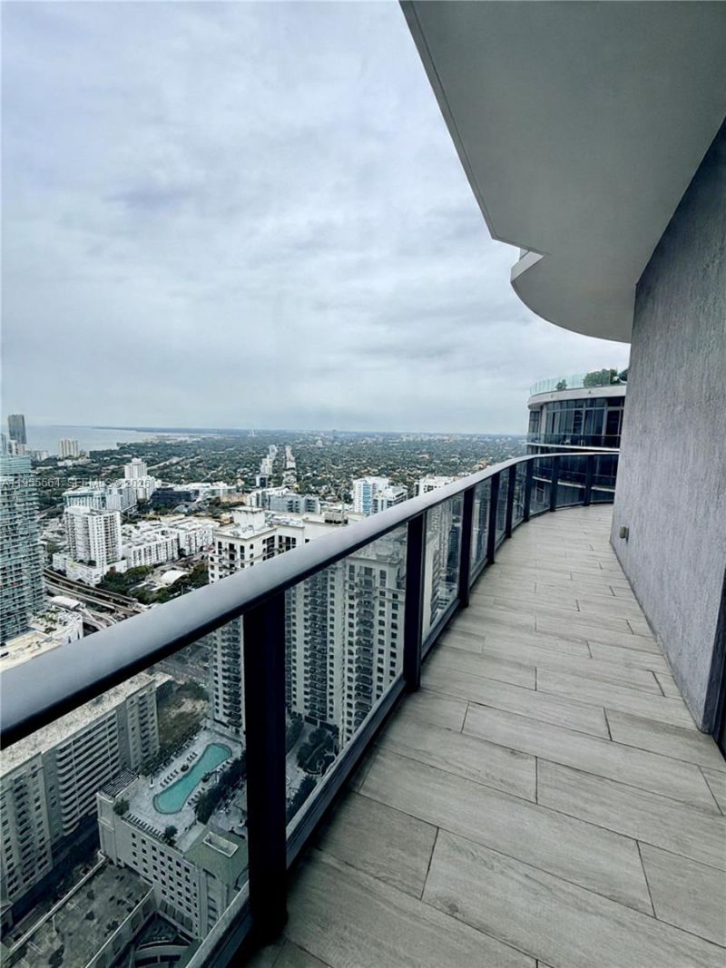 45 SW 9th St, Unit 4606, Miami, FL 33130 Photo