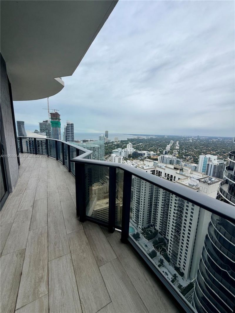 45 SW 9th St, Unit 4606, Miami, FL 33130 Photo