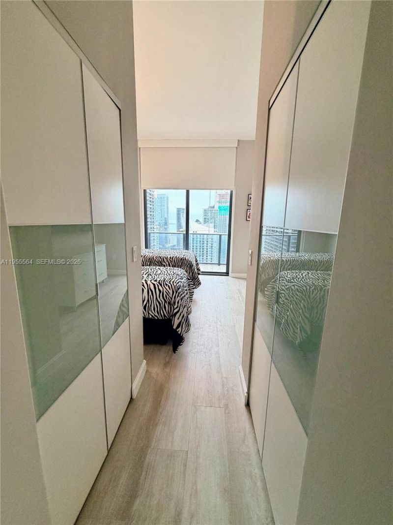 45 SW 9th St, Unit 4606, Miami, FL 33130 Photo