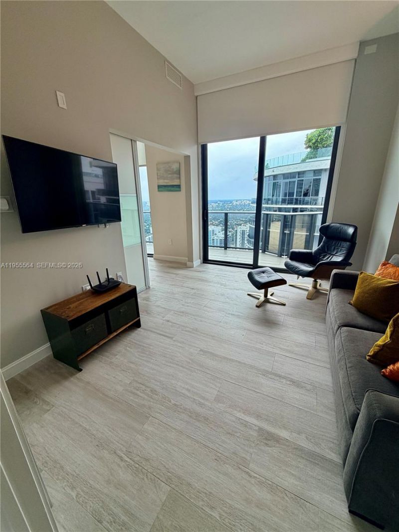 45 SW 9th St, Unit 4606, Miami, FL 33130 Photo