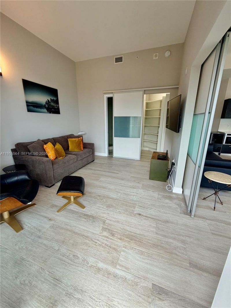 45 SW 9th St, Unit 4606, Miami, FL 33130 Photo