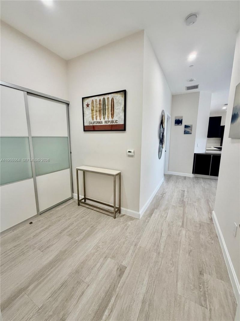 45 SW 9th St, Unit 4606, Miami, FL 33130 Photo