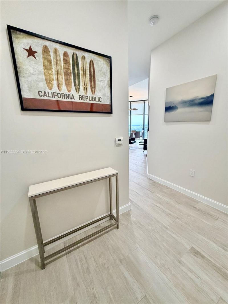 45 SW 9th St, Unit 4606, Miami, FL 33130 Photo