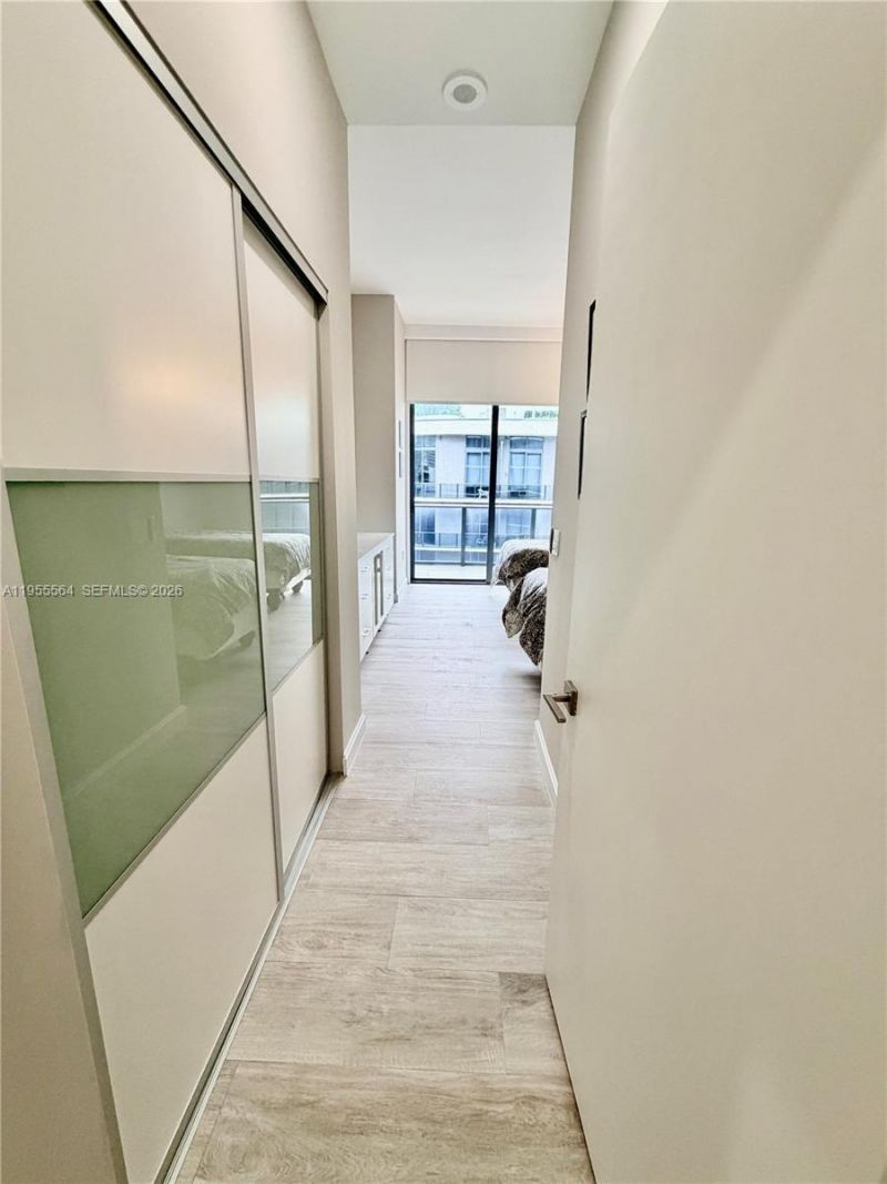 45 SW 9th St, Unit 4606, Miami, FL 33130 Photo