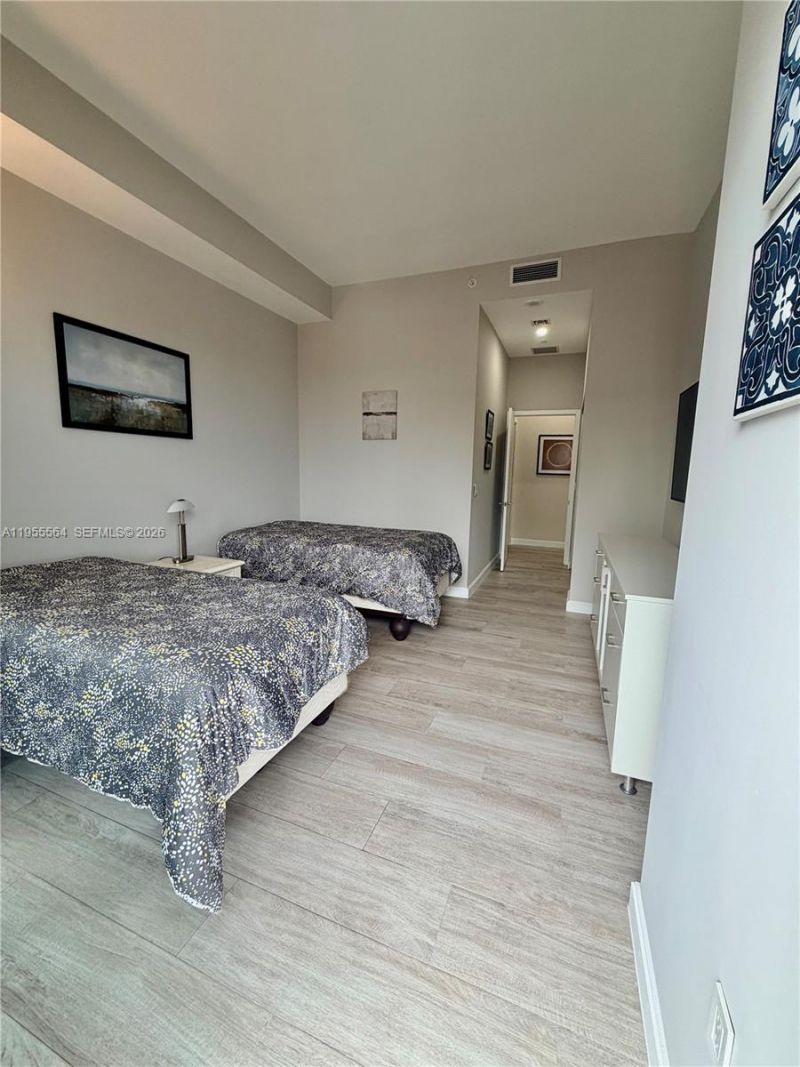 45 SW 9th St, Unit 4606, Miami, FL 33130 Photo