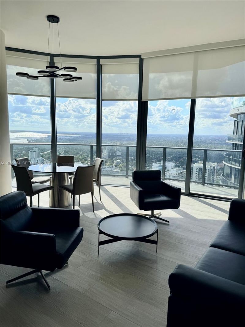 45 SW 9th St, Unit 4606, Miami, FL 33130 Photo