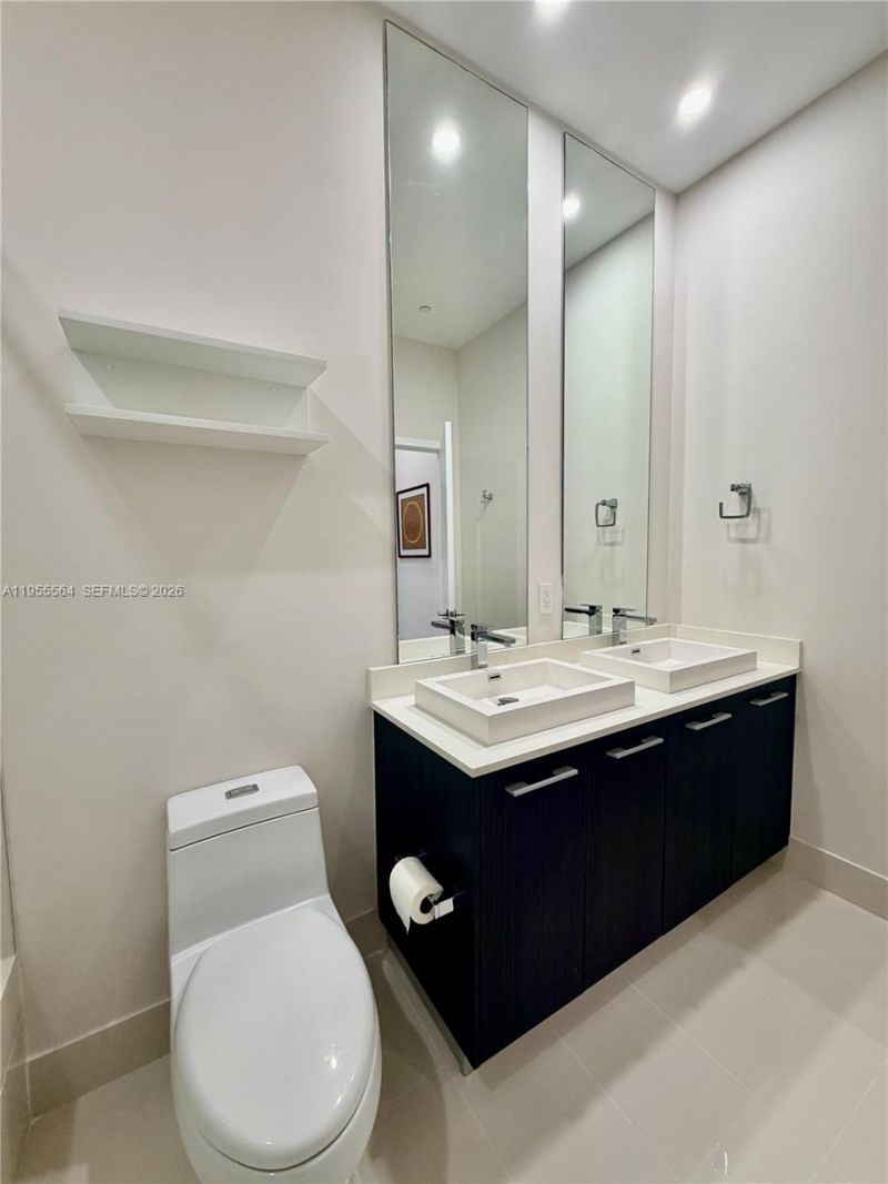 45 SW 9th St, Unit 4606, Miami, FL 33130 Photo