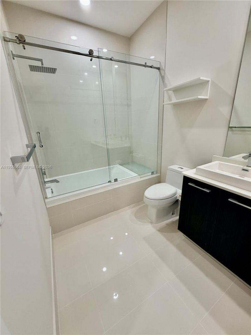 45 SW 9th St, Unit 4606, Miami, FL 33130 Photo