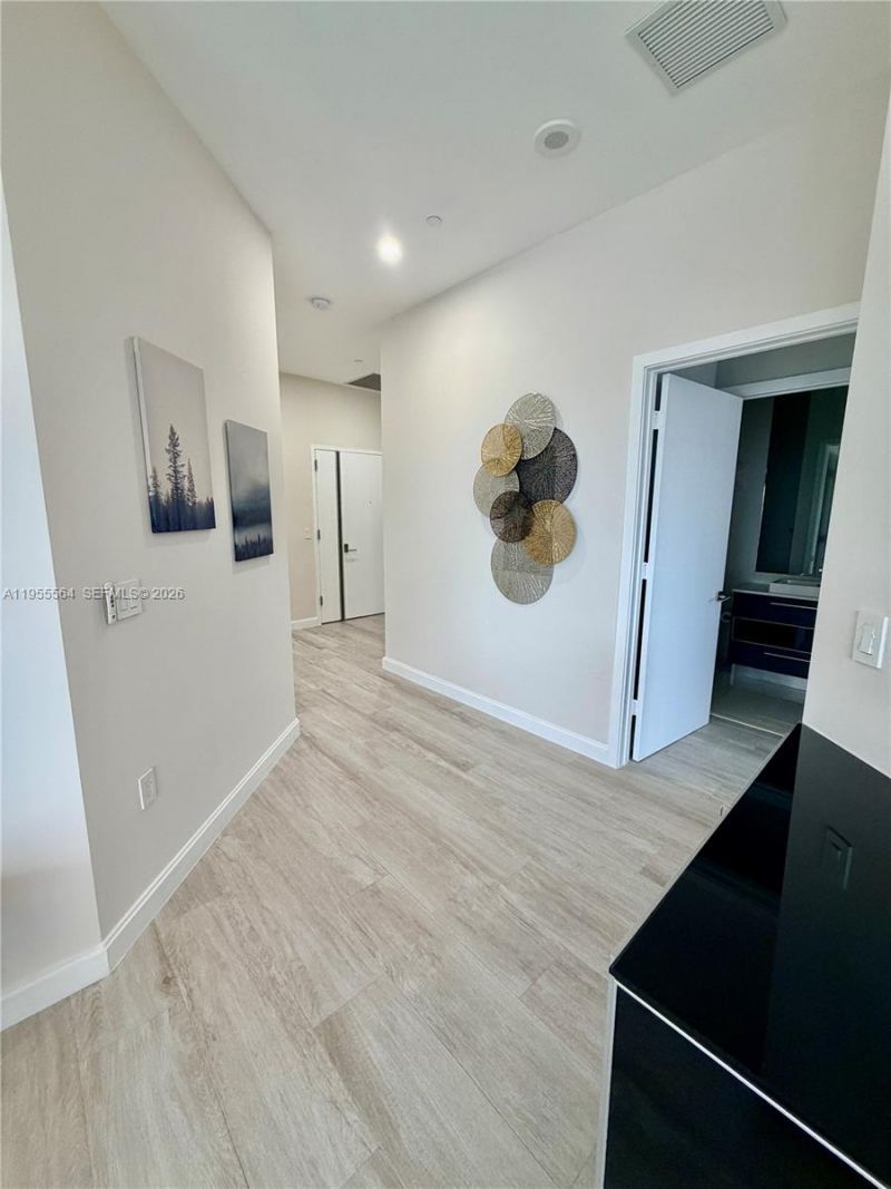 45 SW 9th St, Unit 4606, Miami, FL 33130 Photo