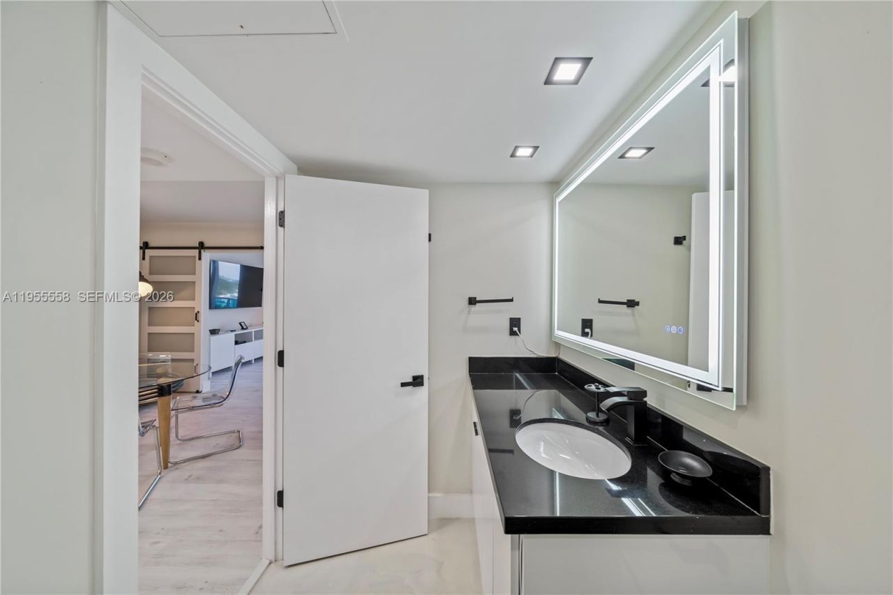 2301 Collins Ave , Unit 1130, Miami Beach, FL 33139 Photo