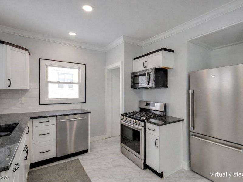 231 E Dresden Avenue, Akron, OH 44301 Photo 18