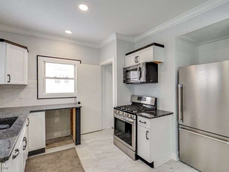 231 E Dresden Avenue, Akron, OH 44301 Photo 19