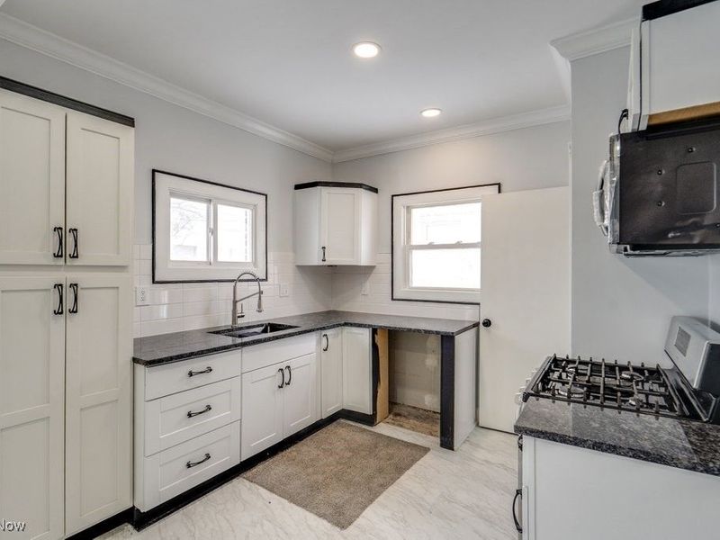 231 E Dresden Avenue, Akron, OH 44301 Photo 20