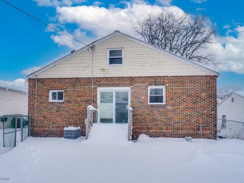 231 E Dresden Avenue, Akron, OH 44301 Photo 4