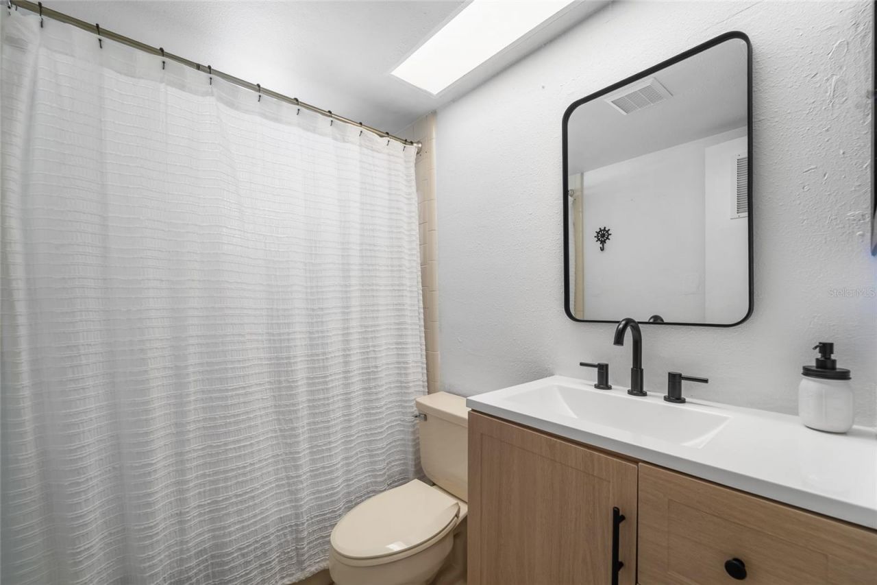 1221 36th Terrace N, Saint Petersburg, FL 33704 Photo