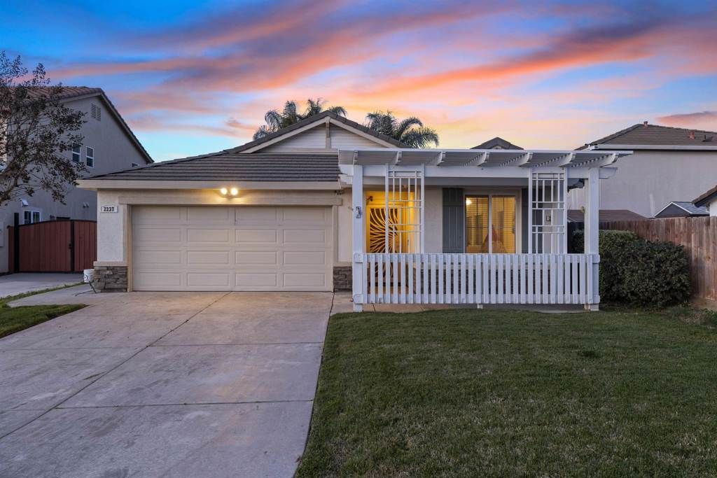 2237 2237 Clock Tower Ct, Riverbank, CA 95367 Main Photo