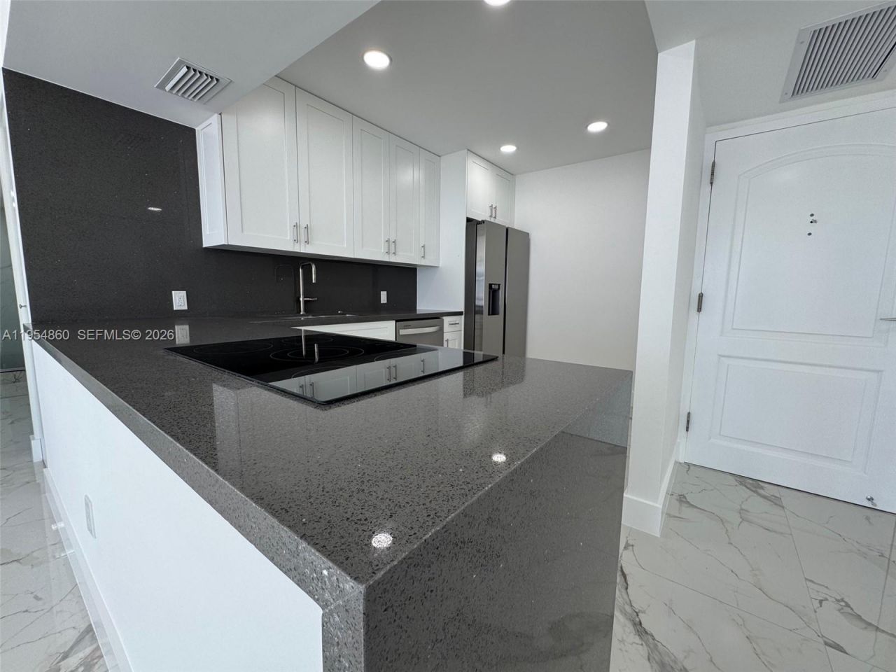 3675 N Country Club Dr, Unit 1209, Aventura, FL 33180 Photo