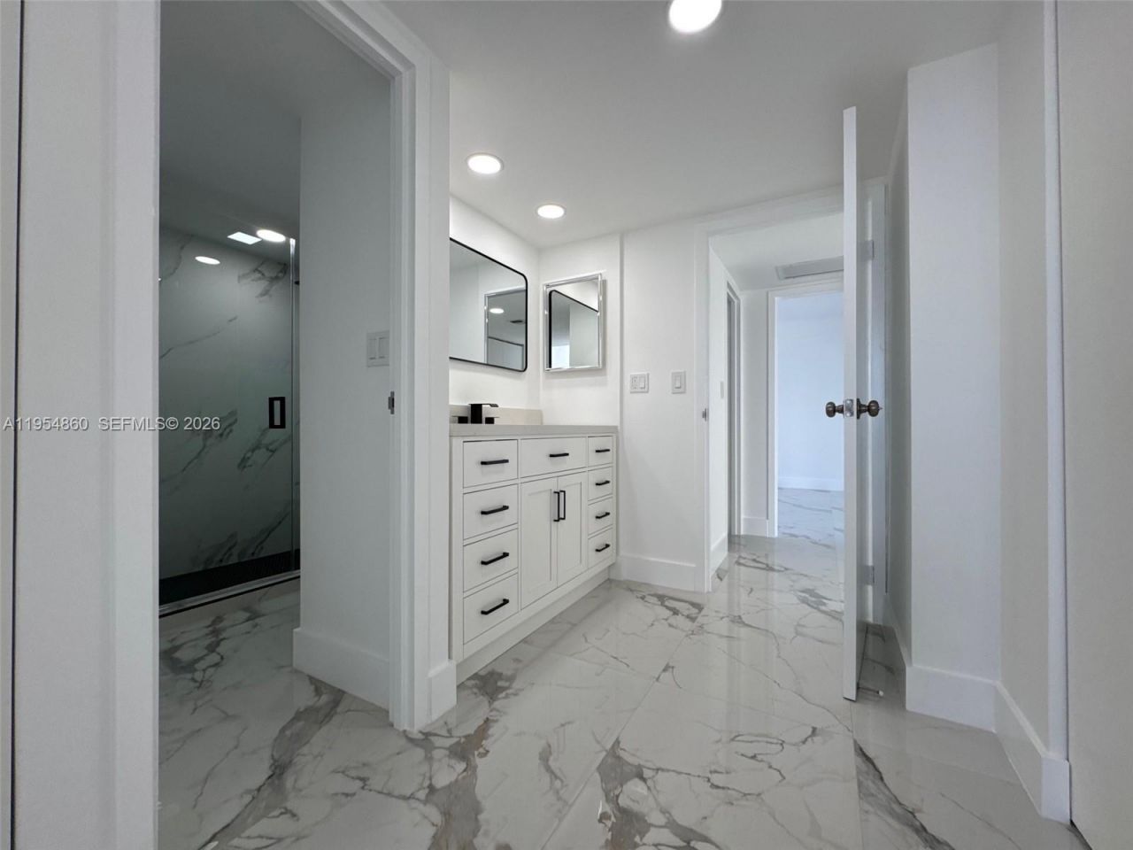 3675 N Country Club Dr, Unit 1209, Aventura, FL 33180 Photo