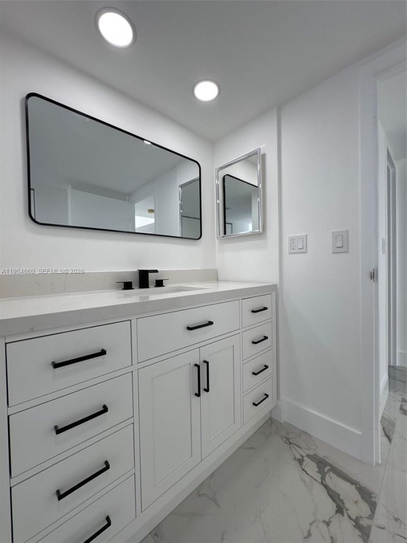 3675 N Country Club Dr, Unit 1209, Aventura, FL 33180 Photo