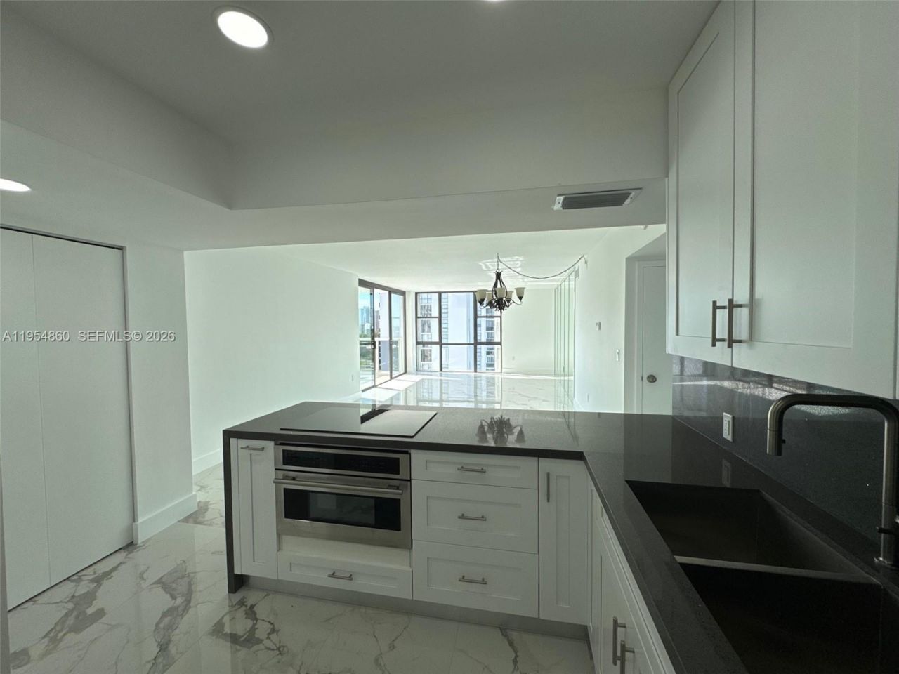 3675 N Country Club Dr, Unit 1209, Aventura, FL 33180 Photo