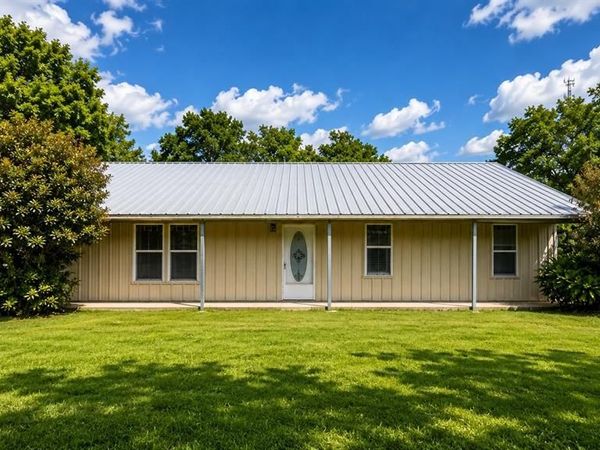 140 Pecan Street, Blossom, TX 75416