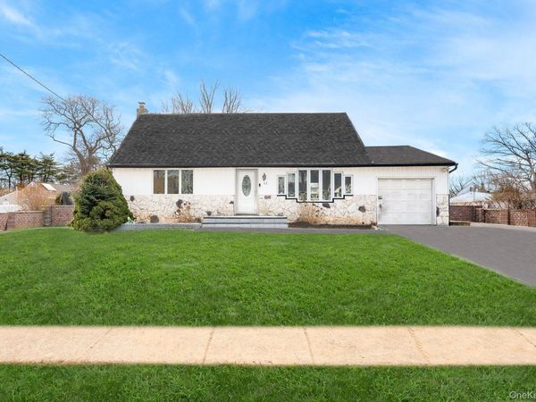 42 Ronald Drive N, Amityville, NY 11701
