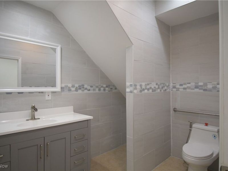 9918 Lorain Avenue, Cleveland, OH 44144 Photo 16