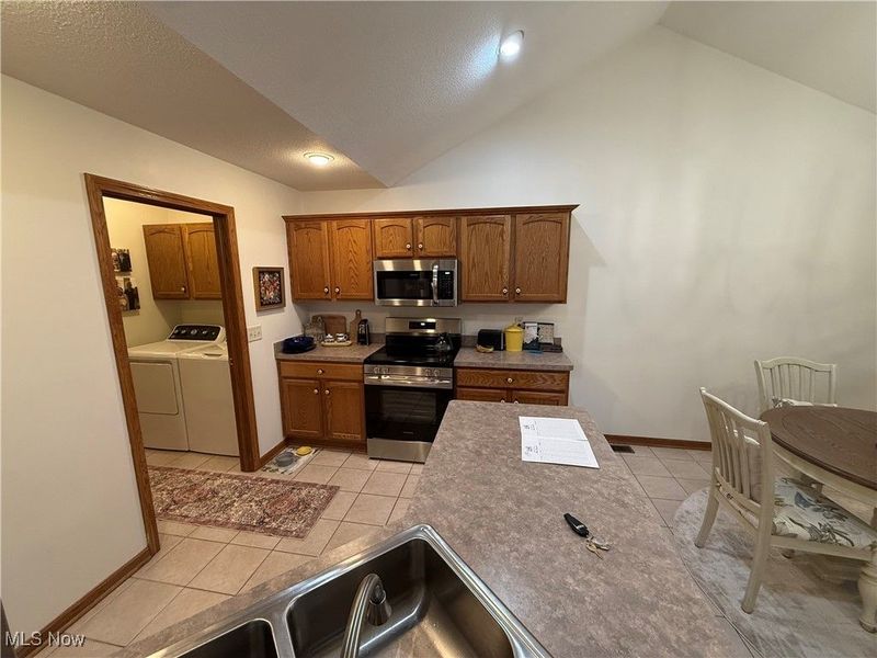 39 Village Court, Columbiana, OH 44408 Photo 13