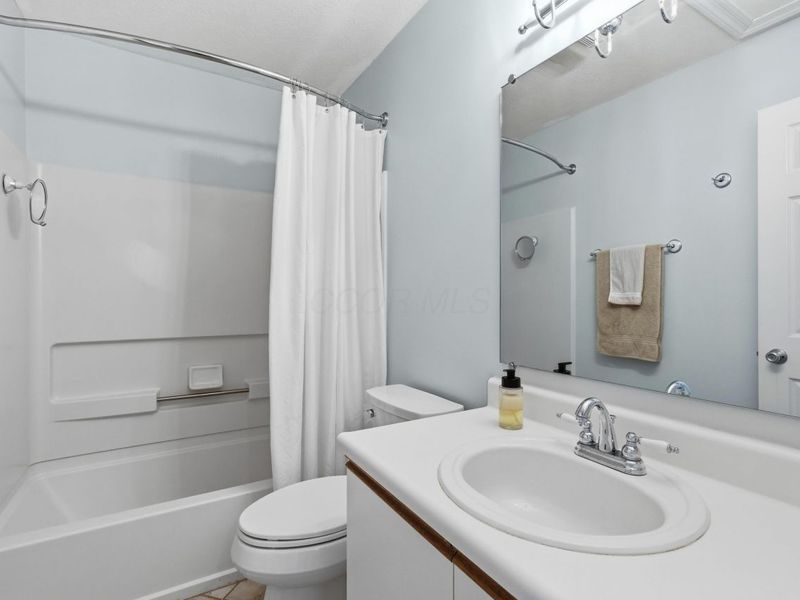 2101 Tamarin Drive, Unit 11B, Columbus, OH 43235 Photo 13