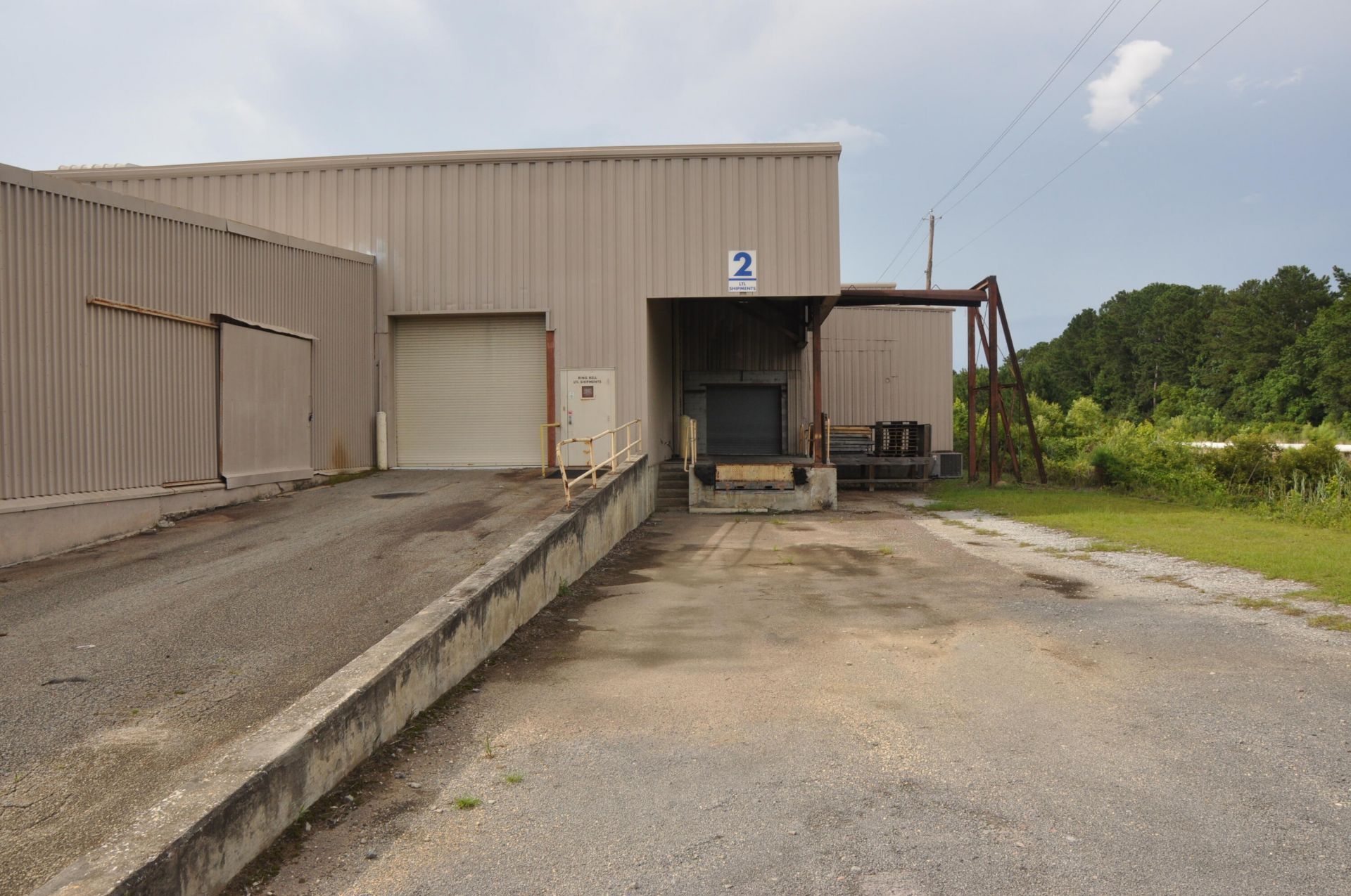917 Commerce Circle Photo 4