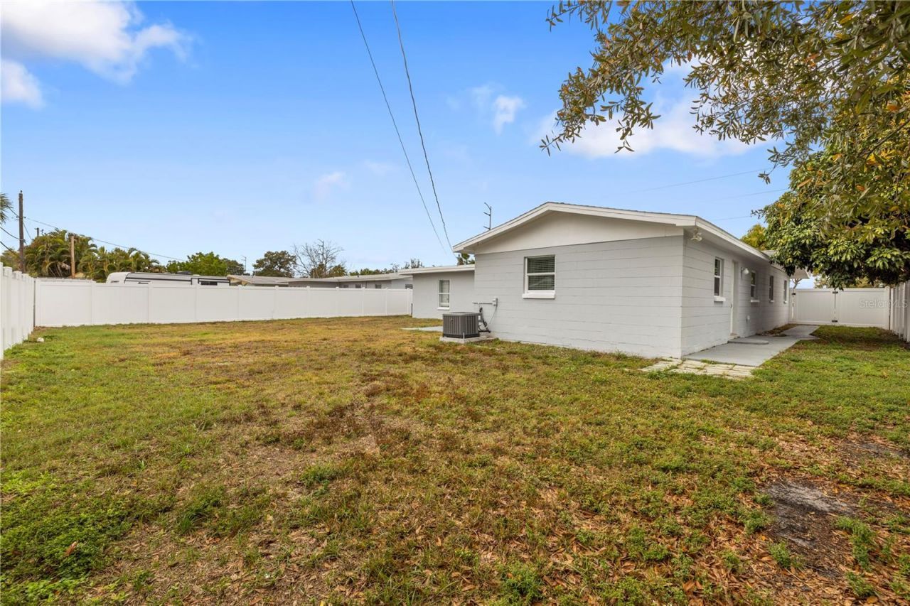 5698 38th Avenue N, Saint Petersburg, FL 33710 Photo