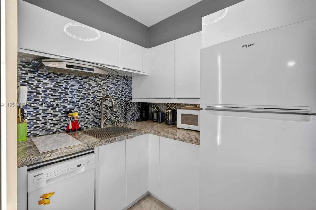 3177 S Ocean Dr, Unit 122, Hallandale Beach, FL 33009 Photo