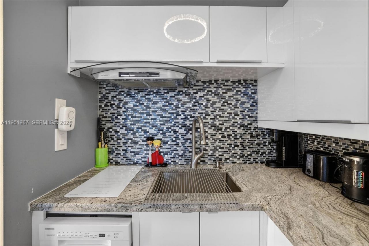 3177 S Ocean Dr, Unit 122, Hallandale Beach, FL 33009 Photo