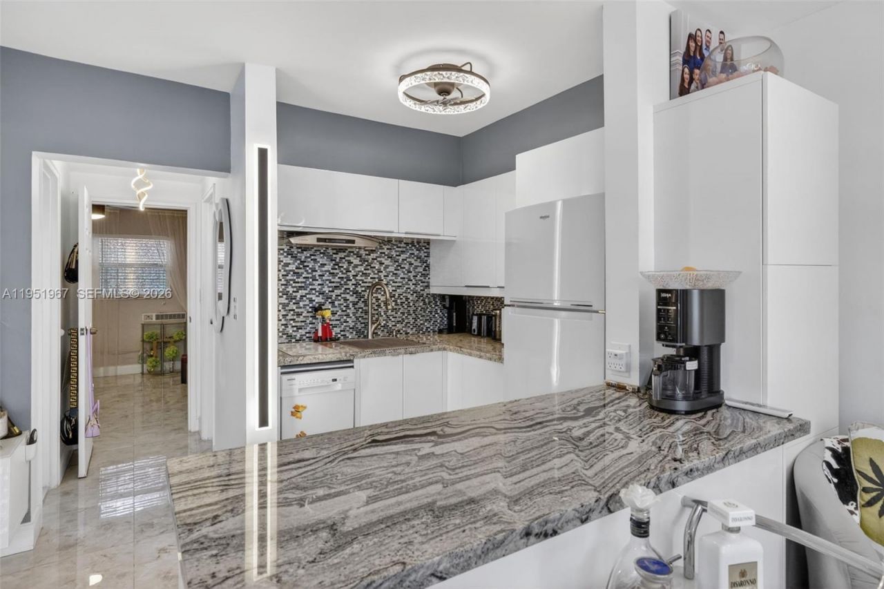 3177 S Ocean Dr, Unit 122, Hallandale Beach, FL 33009 Photo