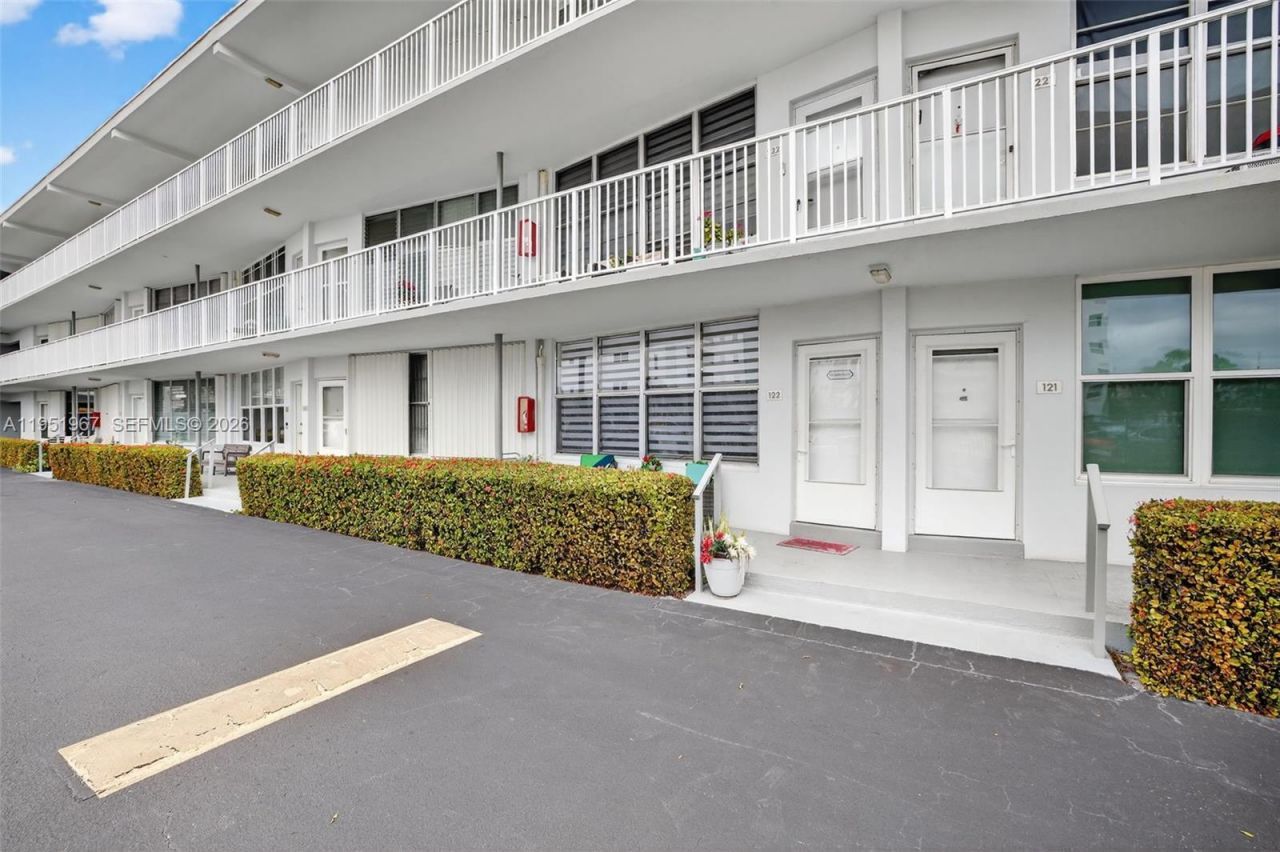 3177 S Ocean Dr, Unit 122, Hallandale Beach, FL 33009 Photo