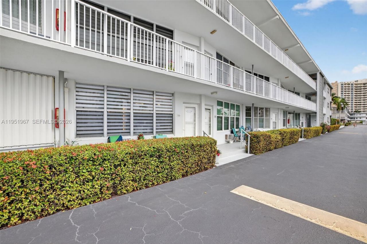3177 S Ocean Dr, Unit 122, Hallandale Beach, FL 33009 Photo