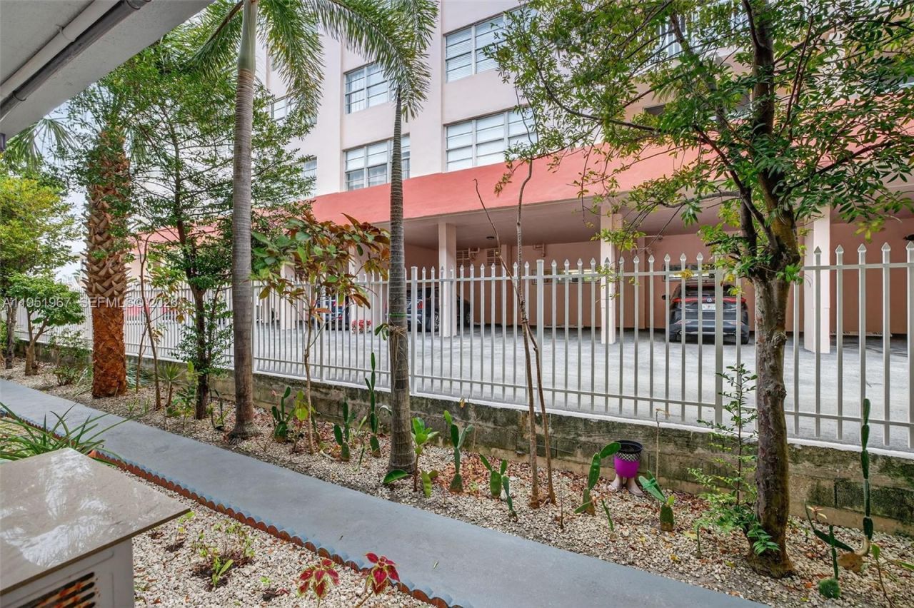 3177 S Ocean Dr, Unit 122, Hallandale Beach, FL 33009 Photo