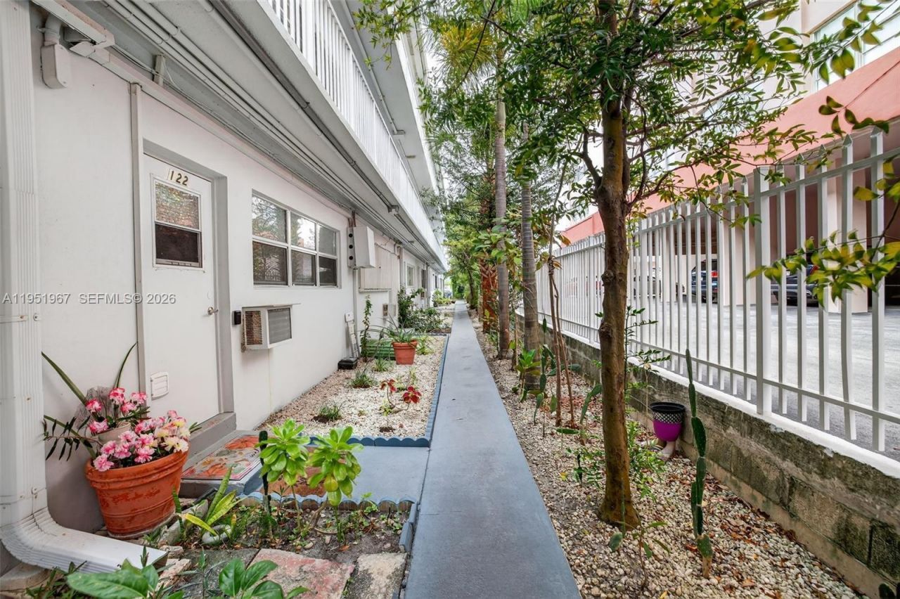 3177 S Ocean Dr, Unit 122, Hallandale Beach, FL 33009 Photo